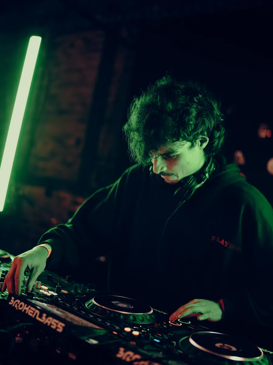 Kurai performing